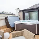 Luxury Retreat With Hot Tub In Prime Location Budapest