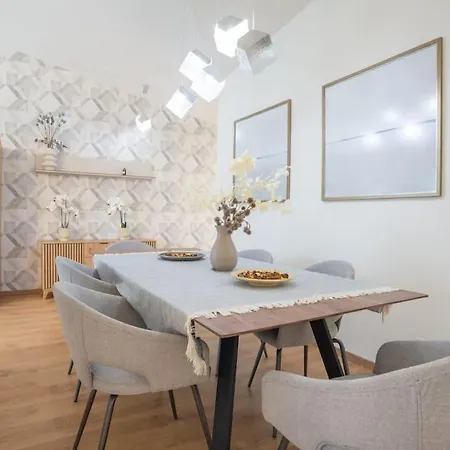 Apartman Luxury Retreat With Hot Tub In Prime Location