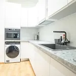 Luxury Retreat With Hot Tub In Prime Location דירה בודפשט