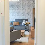 Luxury Retreat With Hot Tub In Prime Location דירה *