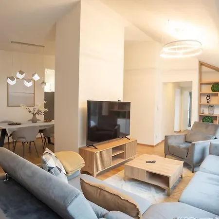 Luxury Retreat With Hot Tub In Prime Location Budapest