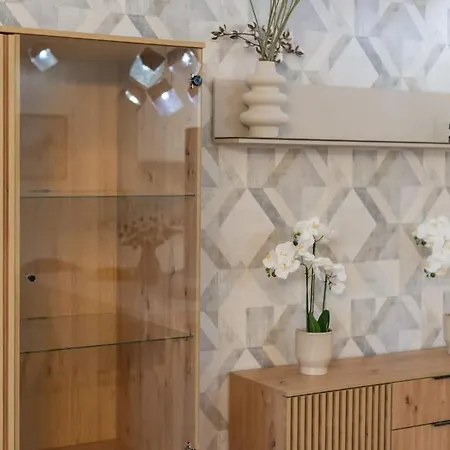 Lägenhet Luxury Retreat With Hot Tub In Prime Location