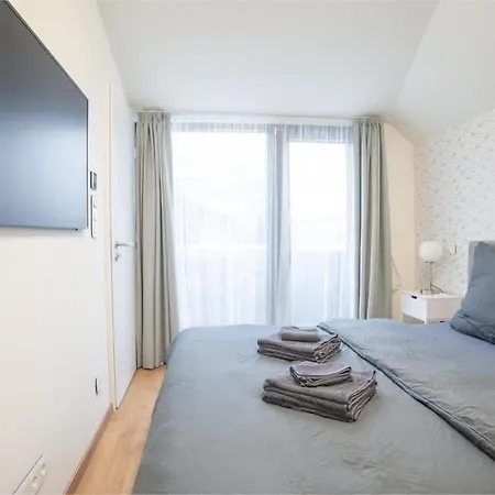 Luxury Retreat With Hot Tub In Prime Location דירה