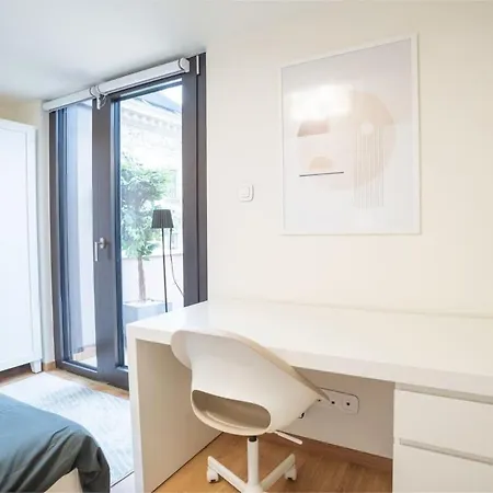 Lägenhet Luxury Retreat With Hot Tub In Prime Location Budapest