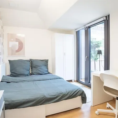 Luxury Retreat With Hot Tub In Prime Location Budapest