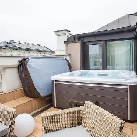 Luxury Retreat With Hot Tub In Prime Location Budapešť