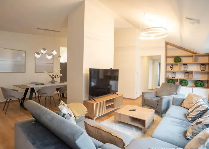 Luxury Retreat With Hot Tub In Prime Location Budapest